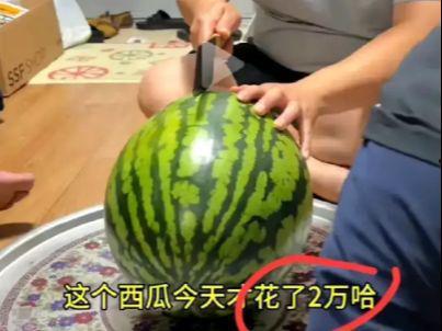 吃瓜韩国博主视频,热门话题背后的真相与笑料 吃瓜韩国博主视频,热门话题背后的真相与笑料