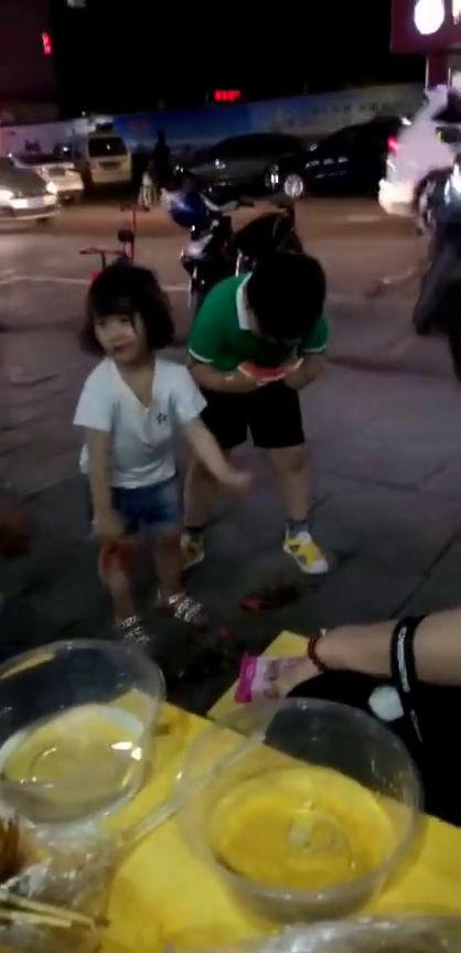 福建兄妹吃瓜事件视频播放,一场引发网友热议的“瓜田”奇遇