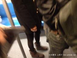 抓拍上班吃瓜瞬间视频