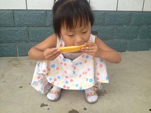 小孩视频 吃瓜,小萌娃欢乐吃瓜瞬间