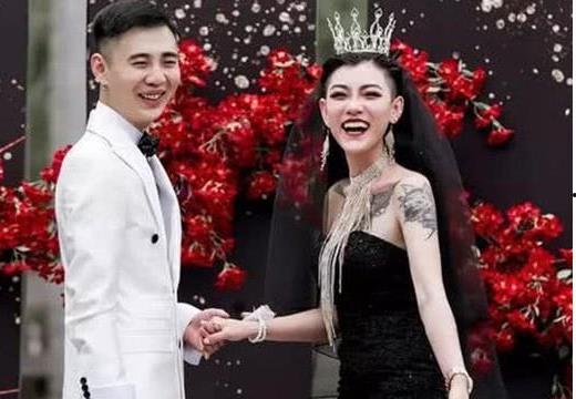结婚新娘带头吃瓜视频,婚礼现场趣味横生